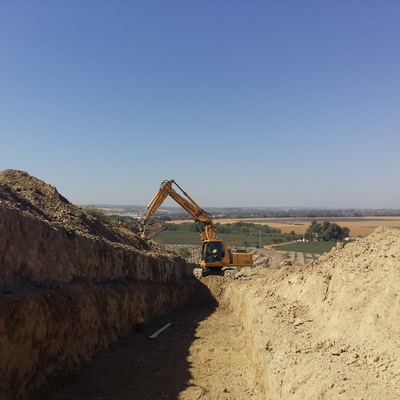 Zanja de impulsion  balsa de riego