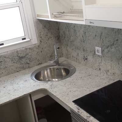 Encimera de Naturamia.