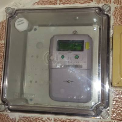 Contador en rellano escalera