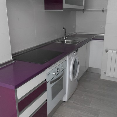 Cocina formica blanco/morado