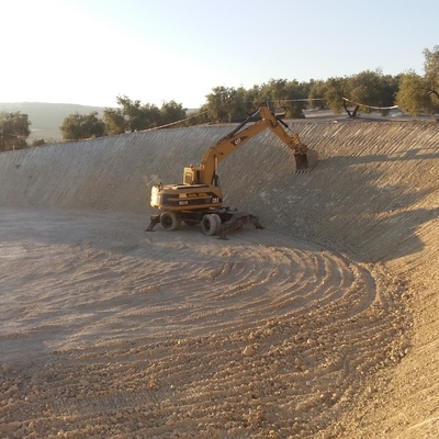 Excavacíon embalse metalico