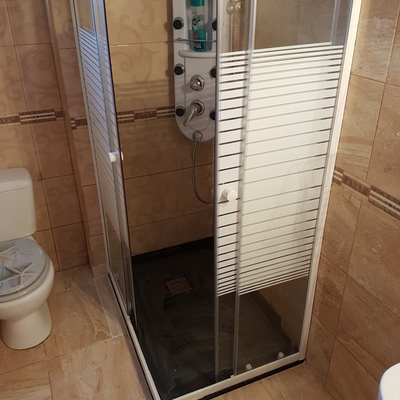 PLATO DE DUCHA Y MAMPARA