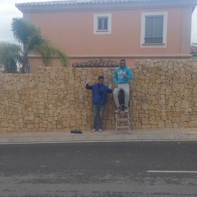 Muro de piedra natural