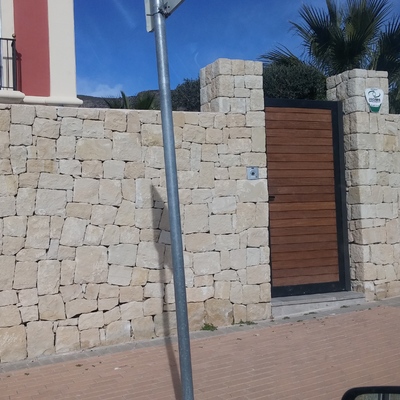 muro de piedra natural