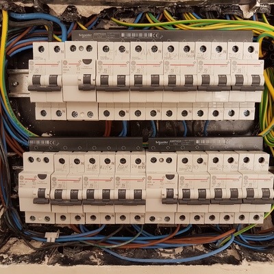 Cuadro de mando y protección en local comercial.