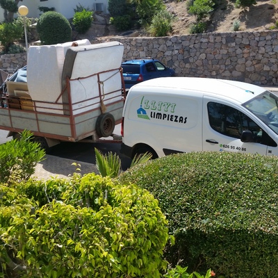 desalojo de  almacenes  cocheras trateros  y naves