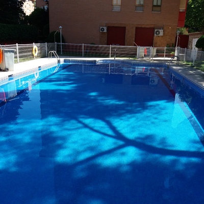 Mantenimiento de piscina comunitaria