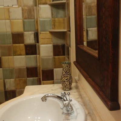 Baño 15x15 estucado rústico terminación