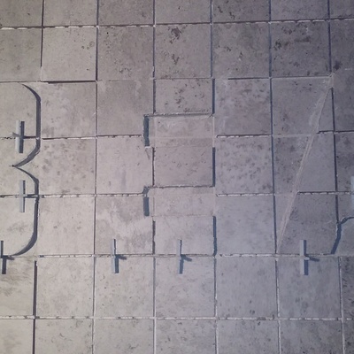 PARED DE RELIEVE MODERNO EN BAÑO