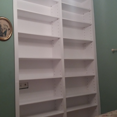 Librería regulable a medida y lacada