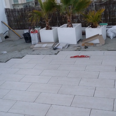 Colocación de gres porcelanico  en terrado