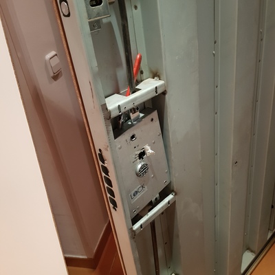 cambio cerradura puerta acorazada