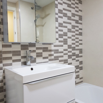 BAÑO DISEÑADO POR DECORA & NBM