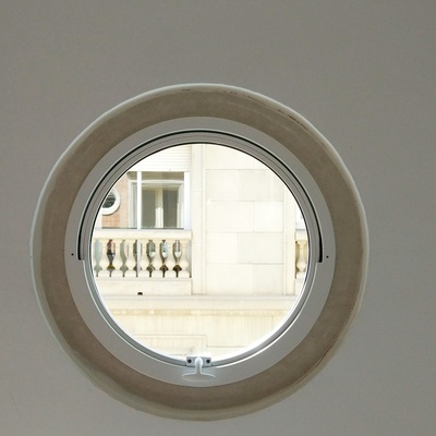 Ventana de Aluminio Ojo de Buey Minimalista