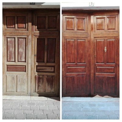 Restauración puerta madera antigüa.