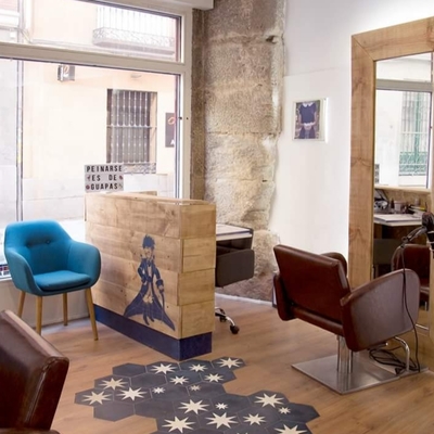 Tapizado clásico para decoración rústico-moderna.