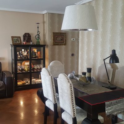 Pared empapelada con papel dorado de GOULAND