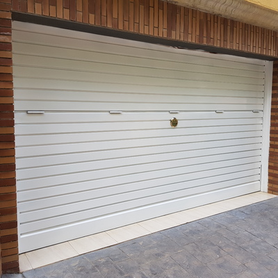 Fabricación e instalación puerta garaje