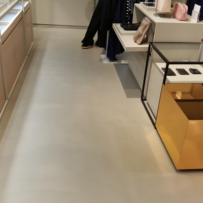 Suelo de microcemento para local comercial en Oviedo