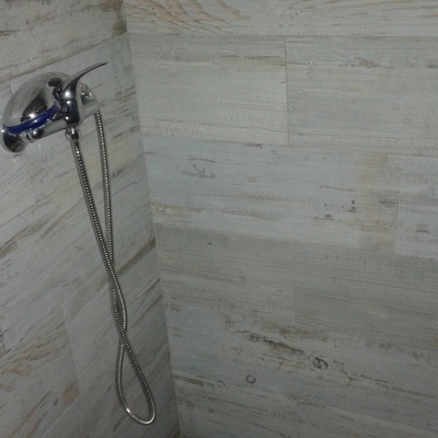 pequeño cuarto de baño