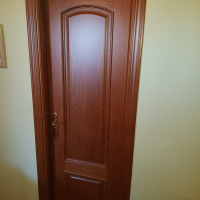sustitución puerta paso modelo provenzal medio punto barnizada