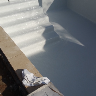 Revistimiento piscina con gresite blanco