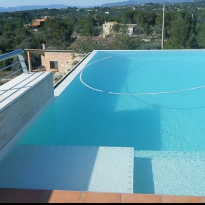 Piscina con clorador salino
