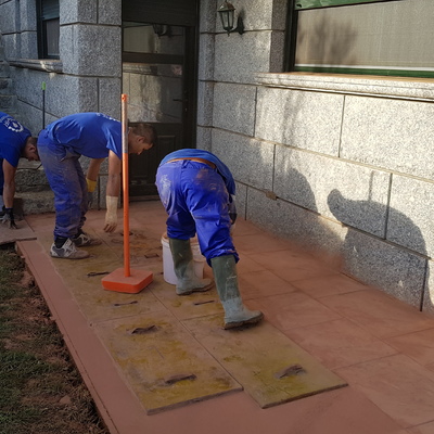 Aplicación de molde de tipo Piedra Inglesa para realización de Hormigón Impreso