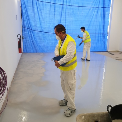 Pintado y reparacion de suelo epoxy