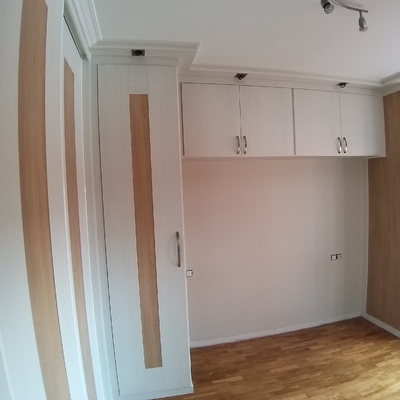 Mueble en pino cervino y roble hera