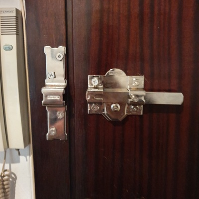 Colocación cerrojo seguridad