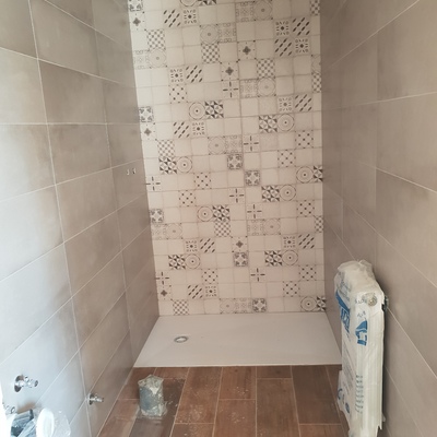 ALICATADO, SUELO Y PLATO DE DUCHA