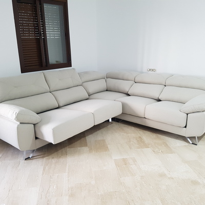 Rinconera nube con asientos y respaldos abiertos.