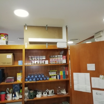 Split pared en estanco con soporte especial.