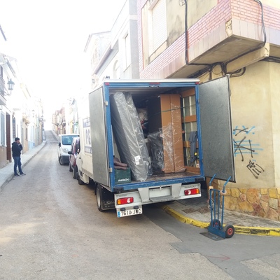 Vehículos ligeros de distintas capacidades.