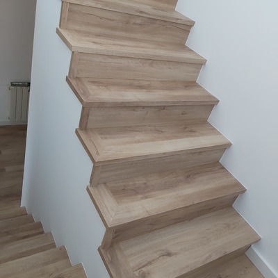 escalera tarima laminada