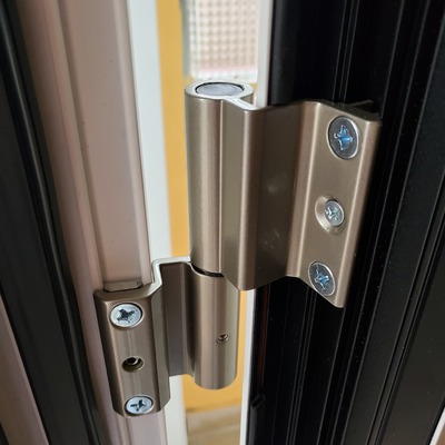 Bisagra de puerta principal