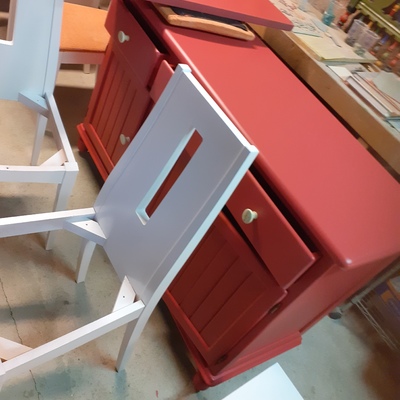 Mueble cocina color rojo burdeos