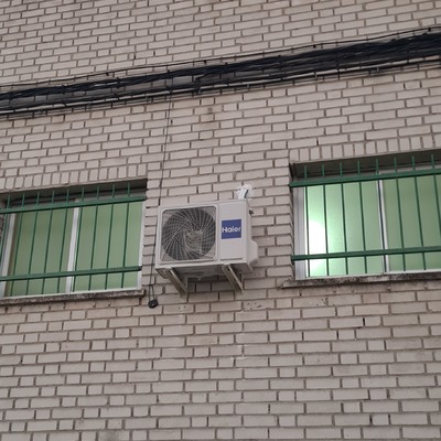 Condensadora en nave industrial