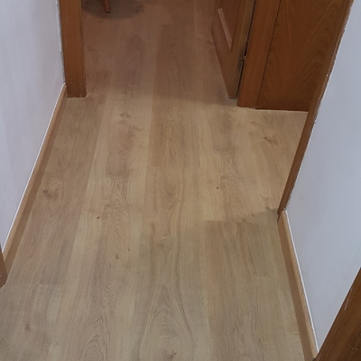 Colocación parquet laminado í zócalo
