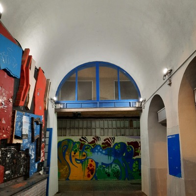 Pintado de entrada fachada euskotren pasaia.