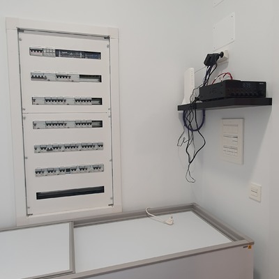 Instalación Cuadro Eléctrico Cafetería en Zizur Mayor Plaza Erreniega