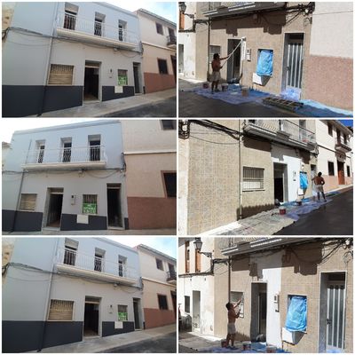 Pintura sobre azulejos en fachada acabada con revestimiento pétreo