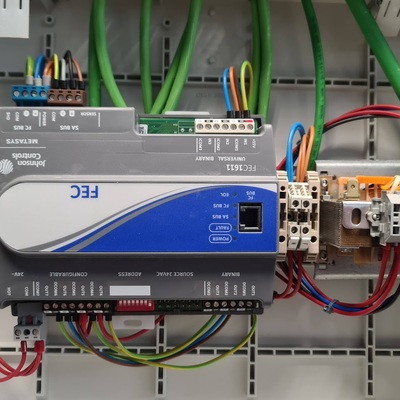 PROGRAMACIÓN DE ILUMINACIÓN Y PERSIANAS