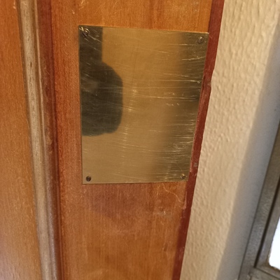 Placa de laton dorada para embellecer el exterior