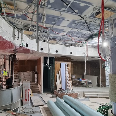 Circunferencia terminada con tres tiras led empotradas