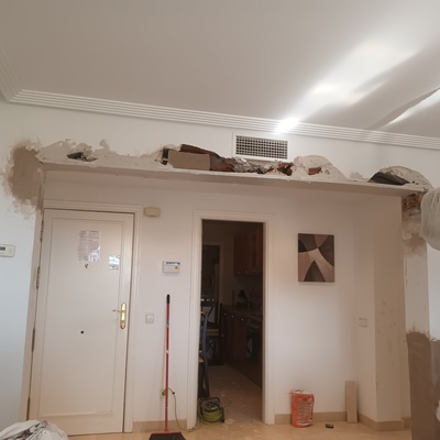 Demolición de muro de salon