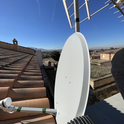 Television satelital