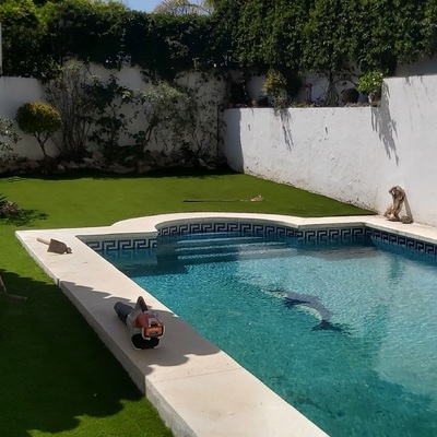 Instalación de césped en vivienda