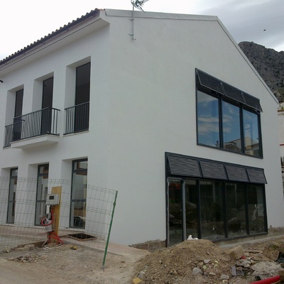 sala de juventud y gimnasio municipal